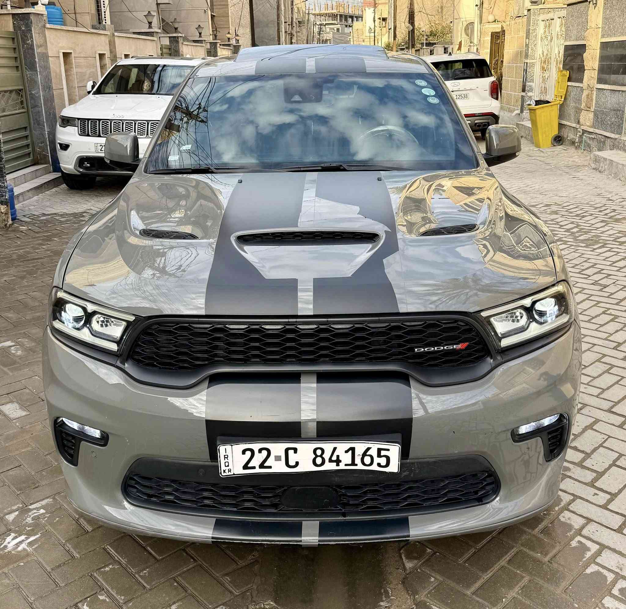 السلام عليكم دوج دورنكو 2022 كلين مكفولة  لون اسمنتي مميز سيارة عليها تظليل لمدة سنة مدفوعة مسموح بكل العراق وسنوية تظليل وياها فول مواصفات RT محرك 8 سلندر فور ويل شحن لاسلكي  فتحة سقف كنتارا كشن كهرباء جلد تدفئة وتبريد مقاعد رادار امامي وجانبي نقطة عمياء حساس اصطفاف امامي وخلفي بلوجكتر ماشية 30 الف سيارة  ورقم اربيل بسمي مكانها بغداد رقمي للاتصال ***********
