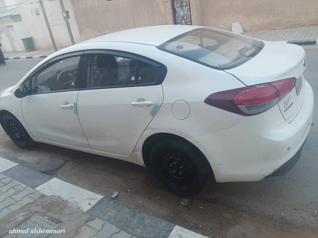 ‏للبيع سيراتو خليجي موديل 17.
‏رقم اربيل الماني. بإسم شركة. 
‏محرك 1600
‏ماشيه 142 الف كيلومتر. 
‏مواصفات عادية. 
‏سنويه ساقطه. 
‏كفالتها(محرك. كير. شاصي. لغود. حوض. تدفئة. تبريد. كهربائيات) 
‏فقط الكشر بي ملاحظات بسيطه. بيها باب السايق و باب الخلفي. دحجه و مصلحها ع البارد وصورها قبل الدحجه وقبل التصليح موجودة. 
‏والدعاميات بيهن شخوط قليلة و مكحلات شي قليل. 
‏مكان السيارة نجف/المركز.
‏السعر (125) $ مع مجال قليل حك الجية.
#ملاحظة: 1• التحويل او الوكالة على المشتري. 
2• الغرامات ان وجدت(فترة امتلاكي للسيارة بذمتي). 
‏اسف للاطالة. وربي يرزق الجميع.  
. النجف, العراق


**إذا كنت صاحب هذا الإعلان وتريد حذفه لأي سبب، رجاءا أرسل رسالة إلى الدعم الفني**