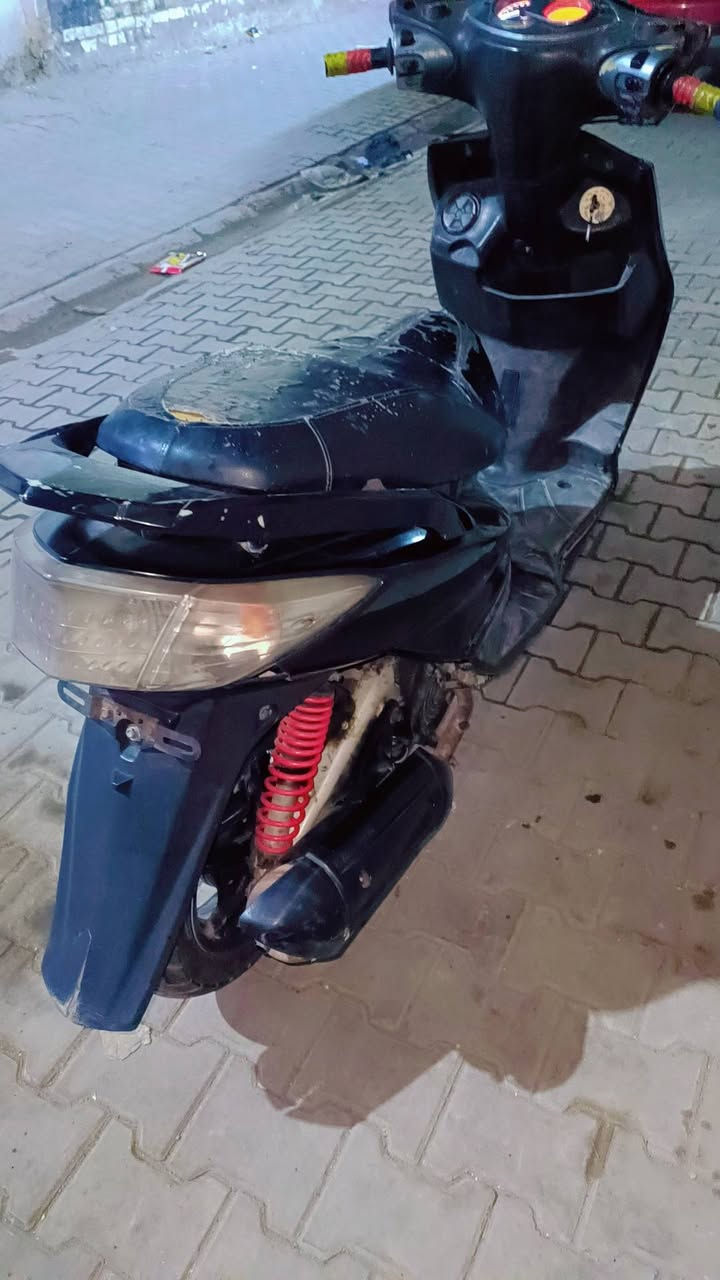 سلام عليكم سكنس فحل كابرتر  نضيفة دراجة شلعة او معدل اطير نقصهة كهربائيات بس  صدرهة حلوة مكيهنة حلوة دراجة نضفة ***********مكاني بغداد ام حي اور موجود واتساب السعر 500
