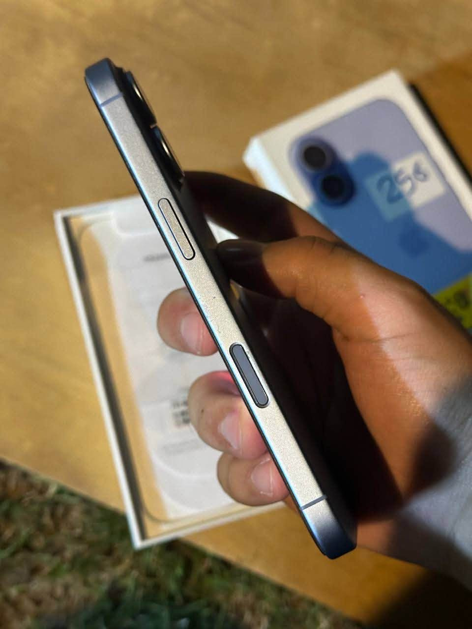 يا الله 
ايفون ١٧ عادي دبل سيم حقيقي 
🔋 100%
ذاكره 256 
الجهاز كلش نضيف شخط مابي 
بعده بالضمان ينتهي ٢٠٢٧ شباط سعره ١١٥٠ وبي مجال متوفر توصيل 🚚


**إذا كنت صاحب هذا الإعلان وتريد حذفه لأي سبب، رجاءا أرسل رسالة إلى الدعم الفني**