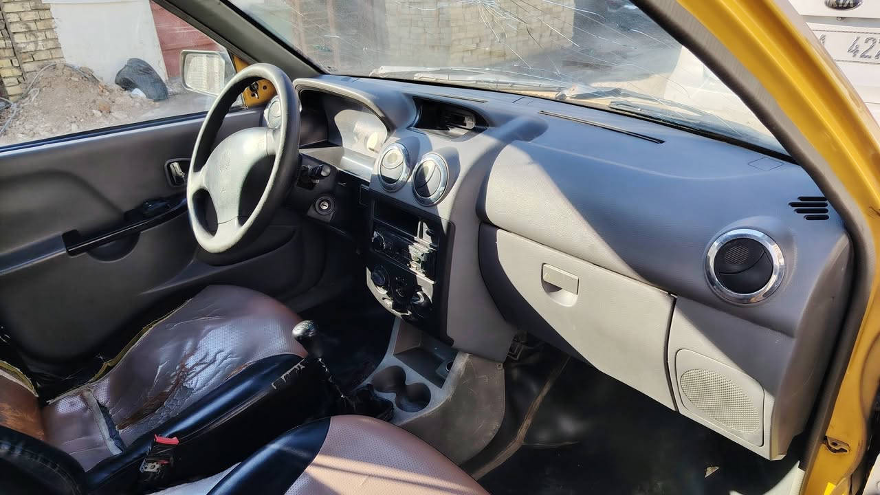 سايبة مديل 2012
 مصفرة هيئة وغرامة سيارة بأسمي مباشر تحويل
سيارة جاهزة من كلشي  دوشمه جديدة وحدادية جديدة وكير خير من الله ونضافة واضحة بلصورة فقط محرك نص عمر
السعر 28 وبيها مجال بسيط
رقم الهاتف /***********
