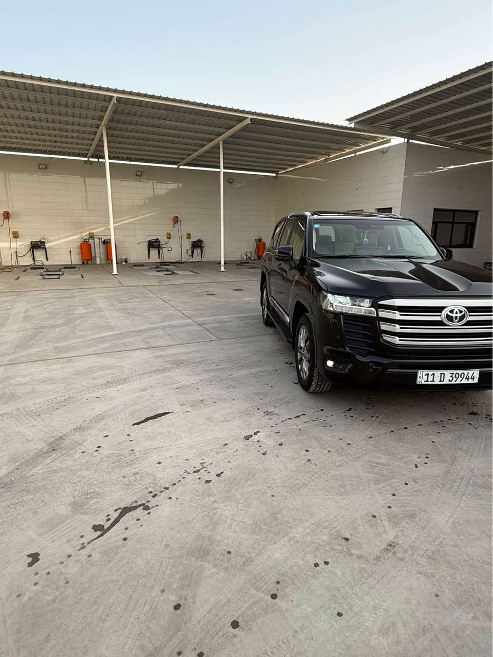 السلام عليكم لاندكروزر GXR بريم ام التطبيق فول موصفات رقم بغداد باسمي سياره جديده ماشيه ٦٠
كفاله عامله من الصبغ والتبديل عدا اقل الشبر بالجاملغ الخلفي بارد 
السعر 649 ورقه مجال بسيط 
مكاني بغداد *********** بغداد, العراق
