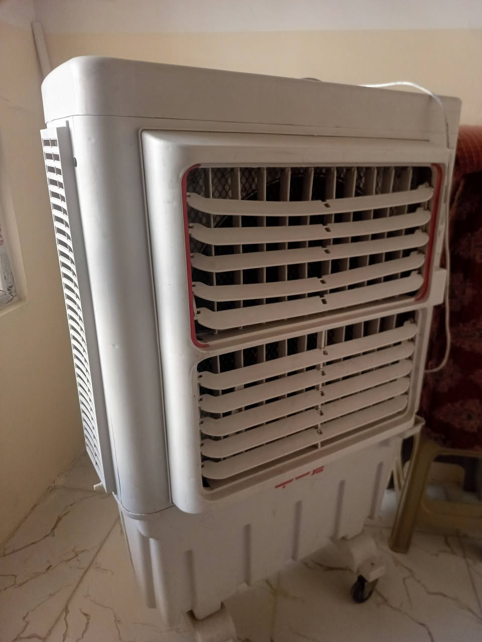 مبرده للبيع استخدام قليل هواء قوي وبارد❄️❄️
3سرعات قليلة الصرف للماء ***********
