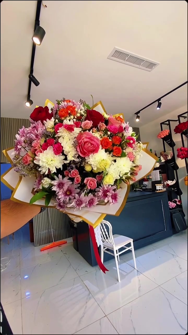 ڕۆژەکەت تایبەتە، با هەڵبژاردەشت تایبەت بێت.. ✨💖"
لە گوڵی سروشتی و باخی لیرە، خەونەکانتان دەگۆڕین بۆ واقیعێکی پڕ لە گوڵ و جوانی! 🌸🌿 ئێمە لێرەین بۆ ئەوەی هەموو وردەکارییەکی بۆنەکەت بە شێوازێکی شاهانە بڕازێنینەوە. 👑💎
خزمەتگوزارییەکانمان بۆ ئێوەی ئازیز: 🎨✨
💐 گوڵی سروشتی و دەستکرد: بە نوێترین ستایلی جیهانی.
🏡 دیزاینی شوێن: (باخ، هۆڵ، کورسی و مێز، ڕێڕەوی بووک و زاوا).
💍 سێتی بۆنەکان: خەنەبەندان، مارەبڕین، لەچک و بۆردی پەنجەمۆر.
📸 ستافی پرۆفیشناڵ: وێنەگرتن و ستافی خزمەتگوزاری (سێرڤس).
🎶 جۆش و خرۆش: دیجەی (DJ) و یاری ئاگرین بۆ ئاسمانێکی ڕەنگین. 🎆
🎨 کاری دەست: ڕایزن و دیکۆری تایبەت بە زەوقی ئێوە.
بۆ هەر کاتێکی خۆش یان ناخۆش لەگەڵتانین: 🤝🌹
(ژنگواستنەوە 👰🏻🤵🏻، مارەکردن ✨، ڕۆژی لەدایکبوون 🎂، دیاریکردنی ڕەگەز 👶🏻، تەنانەت مەراسیمی پرسە و ماتەمینی 🖤)
📍 بۆ پەیوەندی و داواکردن (٢٤ کاتژمێر بەردەستین): 📞📱
📲 ***********
📲 ***********
📲 ***********
‎(بۆ پەیوەندی، واتساپ، تەلەگرام و ڤایبەر 💬✅)
#گوڵ #باخی_لیرە #دیزاین #بۆنەکان #ئاهەنگ #کوردستان #هەولێر #سلێمانی #WeddingDesign #Flowers #EventPlanner #fyp #viral #foryou
