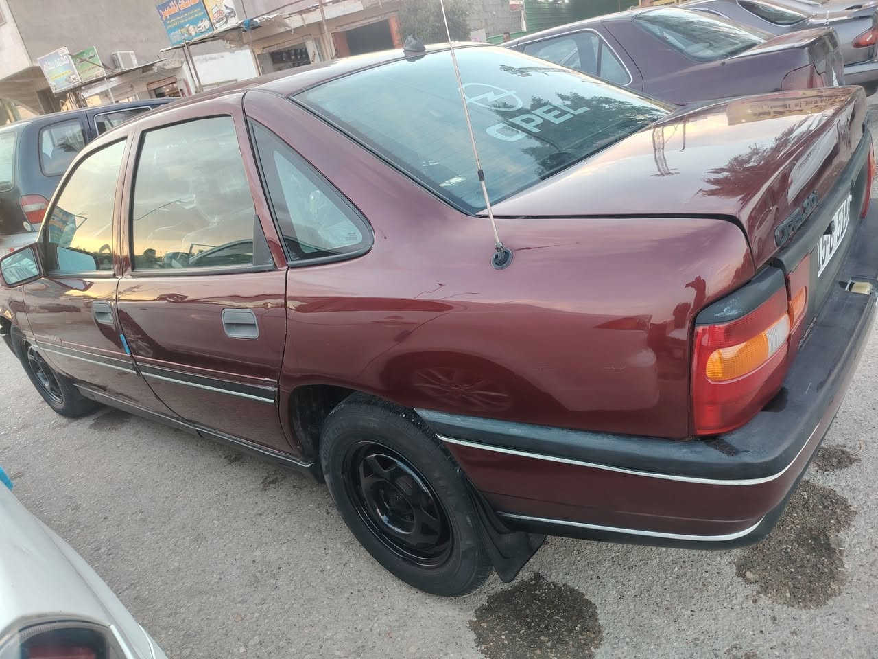 يالله سلام عليكم فكتره جديد موديل 92 محرك 2000 كير او تماتيك تخم تاير رقم جديد سنويه 28 تبريد  اصل اخوان ترايك ميتين متعوب عليه صدر جديد  سعر 45وبيه مجال  الشراي  عتذر عن بيع القصاط شراي يتصل مكان هيت حي البكر رقم الهاتف  ***********
