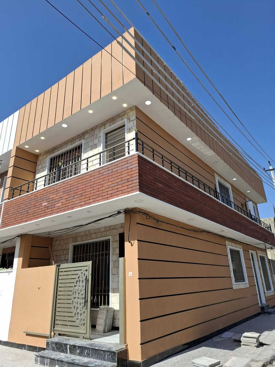 مشتمل ٨٢م للايجار  الموقع الطوبجي مقابل سجن الاحداث فرع دجاج ابو علي  بيت ركن يحتوي على ٣غرف وصالة ومطبخ وحمامين بيت جديد تسليم مفتاح للتواصل الاتصال على الارقامم
***********
***********٥
