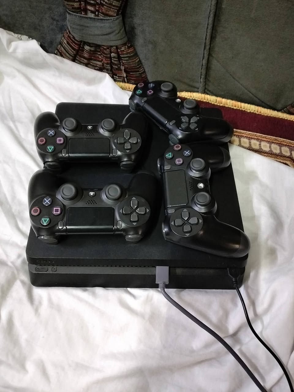 السلام عليكم بلي فور مهكر نظام 11 تهكيره قطعه استخدامه 4 اشهر ممفتوح شرط مابيعك اذا ماتفحص الجهاز وياه يو بي اس و4 يدات تجاريات كيبلات شحن 2 وهارد خارجي 300 كيكه ومنصب بي كيم باتو اي لعبه تريدها تنزلها بلاش وبي 6 العاب سعره 300 قفل مكاني نجف توصيل ماعندي


**إذا كنت صاحب هذا الإعلان وتريد حذفه لأي سبب، رجاءا أرسل رسالة إلى الدعم الفني**