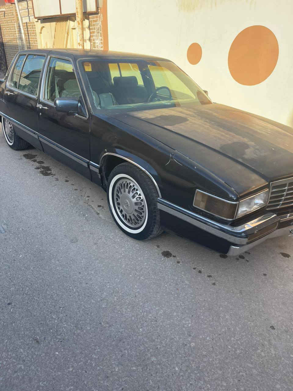 كاديلاك موديل ٩٢
محرك ٨ سلندر 
حداديه دبلات تخم تاير جديد 
غرفه بلادي نظيف 
يرادله ترتيبات بسيطه 
سعر ٥٠ ورقه وبيه مجال
***********
مكان السياره النجف
