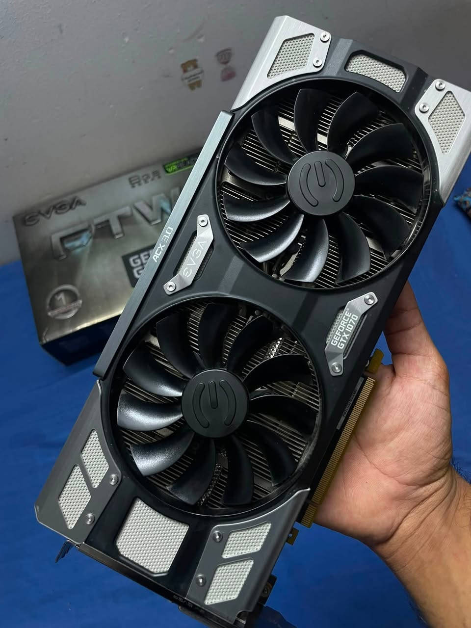 السلام عليكم كرت للبيع اعلى نسخة مبينه نضافته من الصور
Gtx 1070 8gb OC EVGA FTW EDITION 

170.000

مكاني بغداد غزالية 
***********
