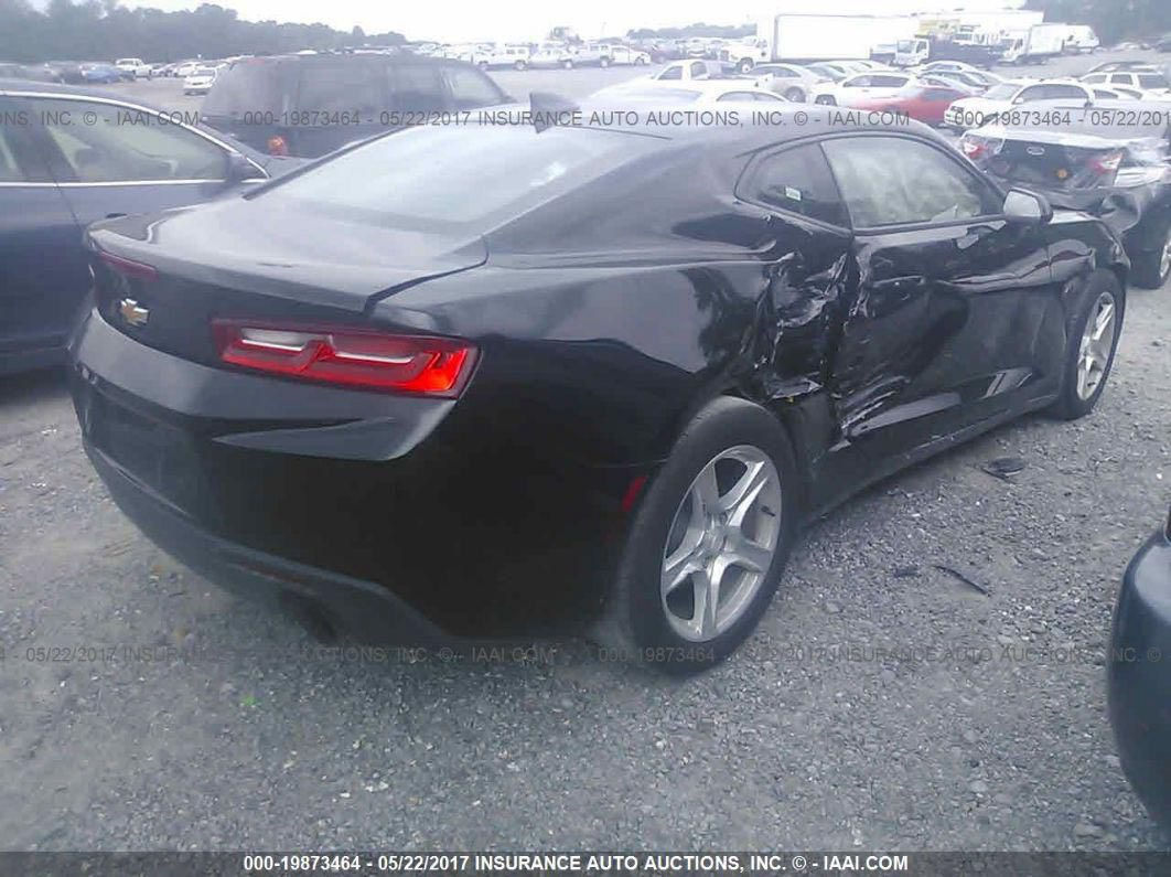 كمارو 2016 1lt
مواصفاتها: معروفه  
حادثها :  باب وثنين جابلغ 
الحادث موجود بالصور 
ايرباك بس برده 

ماشيه السيارة160 الف كيلو 

سعره 128 او مراوس 

***********
