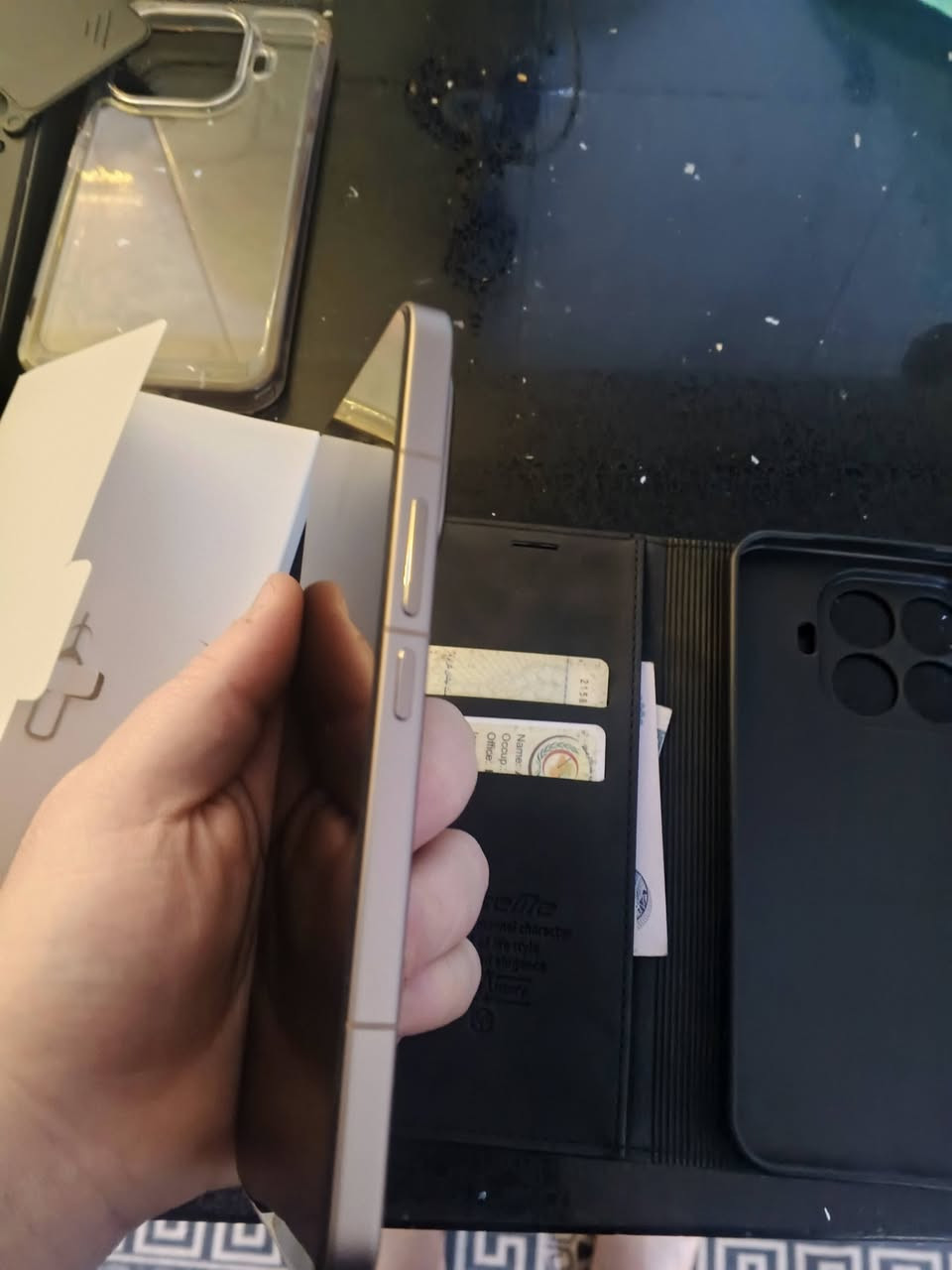 شاومي 15تي برو  الذاكرة 1 تيرا 1000 كيكا لون ذهبي تيتانوم بوبجي 120 فريم الكامرات من لايكا التصوير 8kو4k تدعم بيرسكوب تقريب بصري حتى 100x الشحن 90 واط الشحن الاسلكي 50 واط يدعم الايسم الشريحة الإلكترونية معيار ضد الماء والغبار ip68 كورلا كلاس ضد الكسر  الشاشه امولد معدل التحديث 144 هرتز للشاشه الجهاز نظيف ملحقاته كامله كارتون وشاحنه 90  واط وكفرات عدد 4 واحد منهم تصميم خاص حافظة ومحفظة فلوس ومستمسكات ولاصق حماية ضد الكسر   سطوع الشاشه 4000 شمعة.. وبعد بيه هواي مواصفات الجهاز استخدامه كلش قليل اقل الشهر.      حالة  البطارية 100 
- السعر 775 الف وبيه مجال  المكان بغداد  فقط ملحقاته صارت عليه فوك ال50 الف 
للتواصل خاص او على رقم *********** او على الواتساب نفس الرقم
