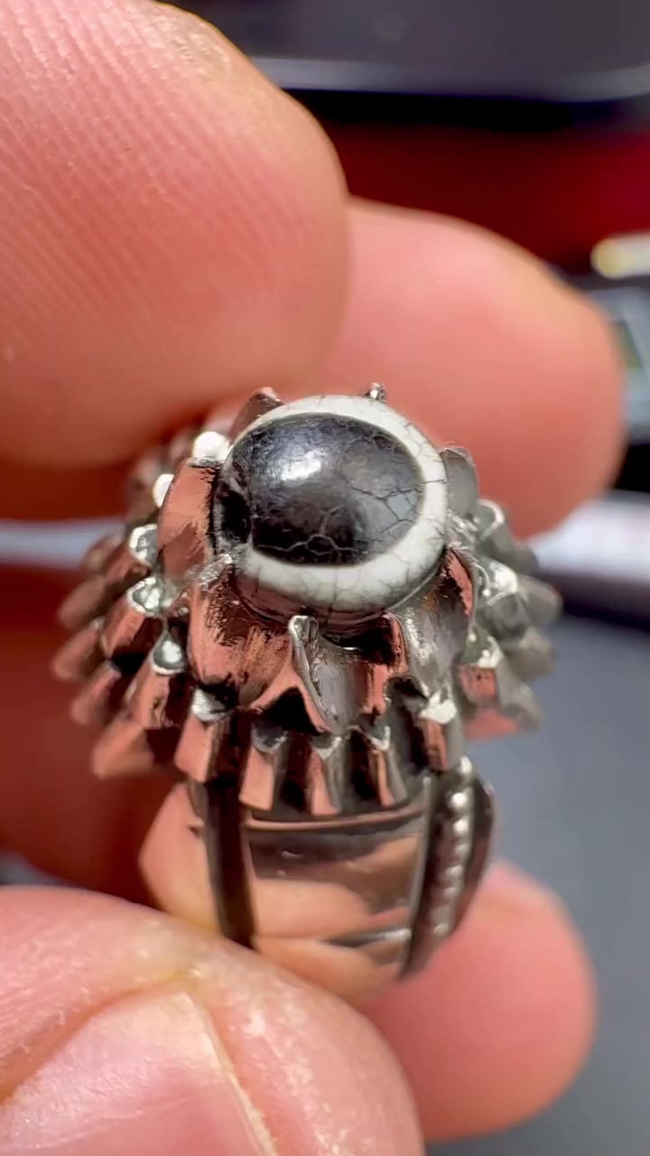 جزع بقري يماني قديم واصيل 
صياغة المبدع الخلوق الصائغ يوسف حسين


**إذا كنت صاحب هذا الإعلان وتريد حذفه لأي سبب، رجاءا أرسل رسالة إلى الدعم الفني**