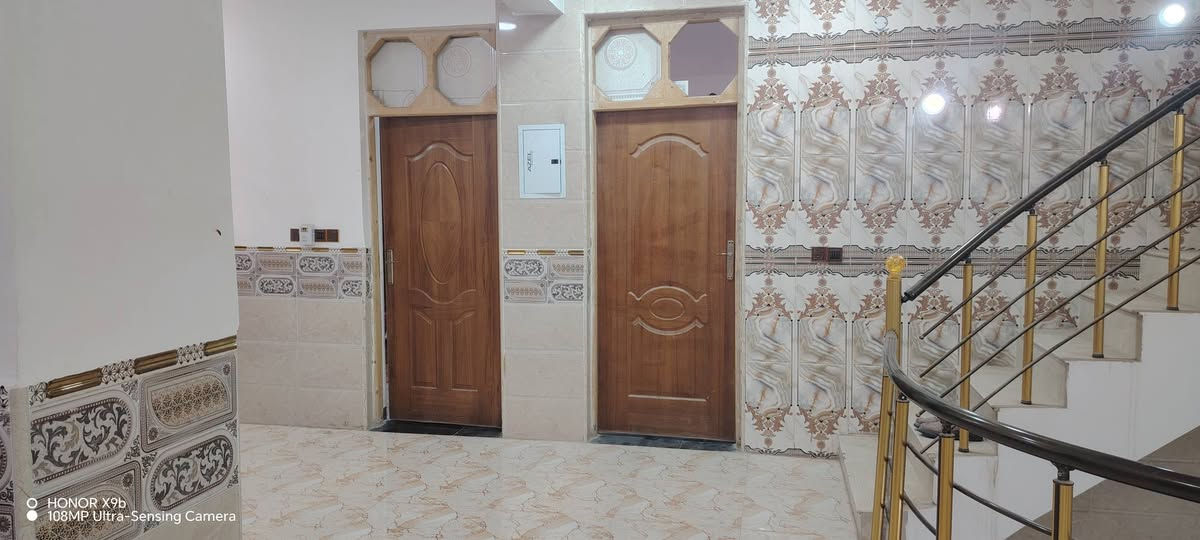 للبيع دار طابو صرف حي الكفاه خلف مستشفى التركي المساحه ٢٠٠م اربع غرف نوم صاله مطبخ كلدور عدد ٢ جاهز اتصال ***********
