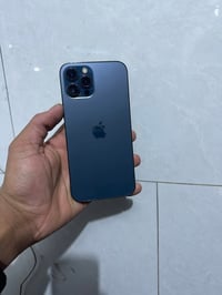 ايفون ١٢ برو • طافي • نضيف جدا