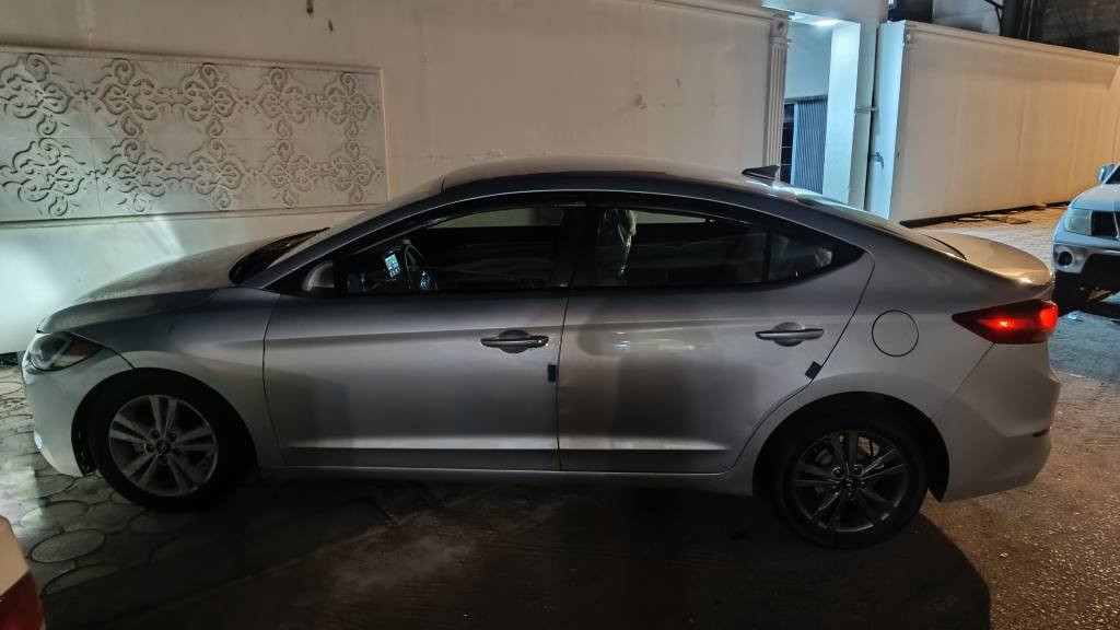 النترا مديل 2017 رقم اربيل 
مواصفات سياره ،،،بصمه تشغيل +ابواب
تحكم استيرن جهتين/شاشه لمس +كامره خلفيه 
داخل بيجي،،، محرك دوش لابخار ولاتنقيص 
تبريد ثلج ,,,وارد امريكي حادثه جاملغ وباب تبديل 
وبلعراق بيه قطعتين صبغ ،،،السعر 115ورقه بيع أو مراوس حسب القناعه رقمي *********** النجف, العراق
