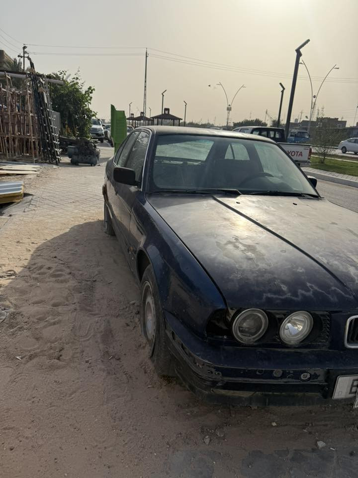 السلا عليكم اخوان 
Bmw525 مفتوح كير اوتو جنت جاي اعمر بيهة وصار عندي ضرف 
السياره بجم كامل جديد مداكر ولايتات وسمجه بجم عريض  ومنضومه تبريد المكينه جديده من الراديتر والجوينات والمروحه والحداديه كلهة جديده من الطول للطول ومنضومه تبريد جديده كمبريسر والشبجه والدكتات السياره كهربائياتهة كلهة شغاله  غرفتهة كلهة مفتوحه وموجده ومدوشمه نقص السياره مكينه وصبغ ملكوطات الخياسات والرصعات الخفيفه كفاله من الضربه والكصه سياره مال تعمير بديهة يخبل مكاني الزبير وسعرهة 35$
واتساب ***********

