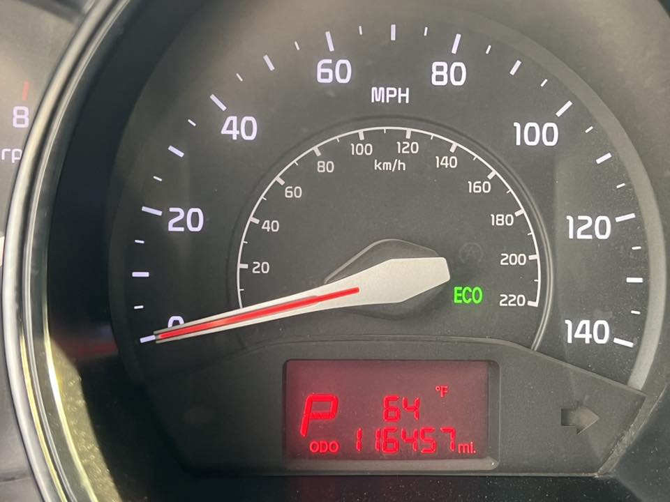 كيا ريو موديل 2013 وارد امريكي ضربتها موضح بلصور  مكينة 1600
كفالة مكينة ناعمة
وكير 
وشاصي 
ماشية 116 
سيارة مال بيت مو بياع شراي 
تستلم جاهز سنوية ورقم وغرمات جديد
  سعر سيارة ب82 وبيها مجال بسيط 
سيارة جاردة وبيها نقوصات جدا بسيطة 

مكان سيارة بغداد 
***********‬
