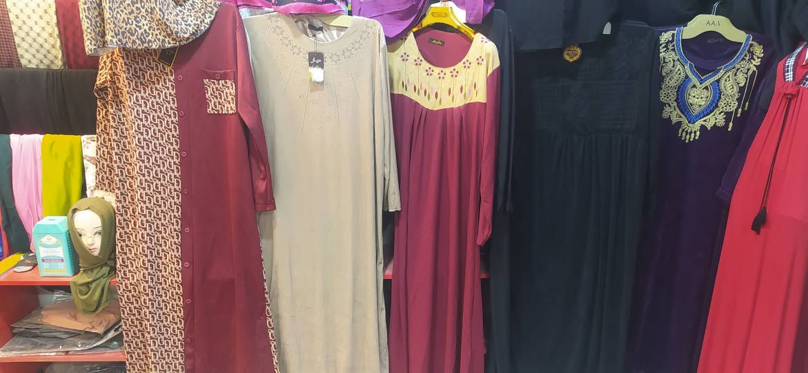 محل ملابس نسائيه للبيع العنوان حي اور قرب كماليات ابو احمد للاستفسار الاتصال ***********
