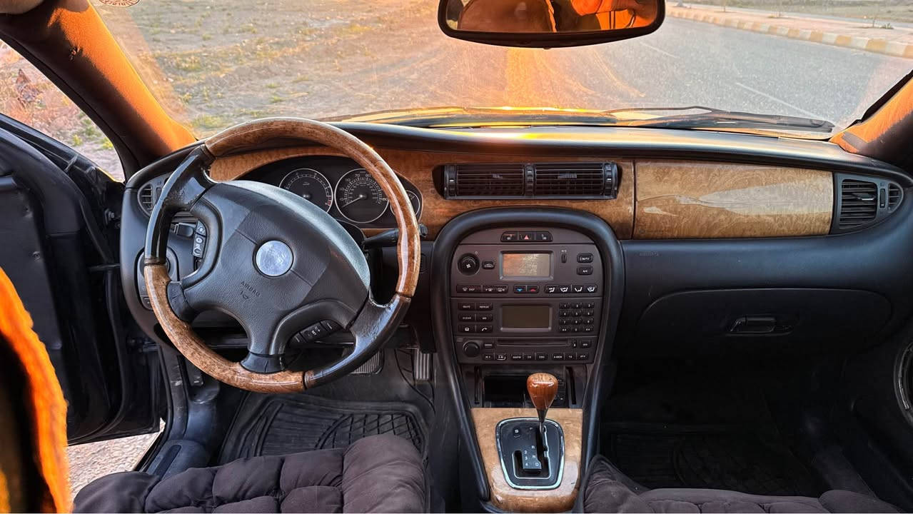 جاكوار  2004 sport X-type بلد المنشأ: بريطانيا محرك 3000.  6 سلندر 
سياره كير أوتوماتيك وعادي لون : اسود غرفة جديده كشنات كهرباء جلد السياره فتحه بالسقف  سياره فخمه ومواصفاتها ممتازه  
تبريد وتدفئه ويل كروم اطارات جيده جدا
رقم دولي لل٣٠ سياره ب اسمي 
السعر المطلوب 60 ورقه للاستفسار 
ترهم مراوس. او مقدمه وبلشهر 
الاتصال على الرقم *********** تكريت, صلاح الدين
