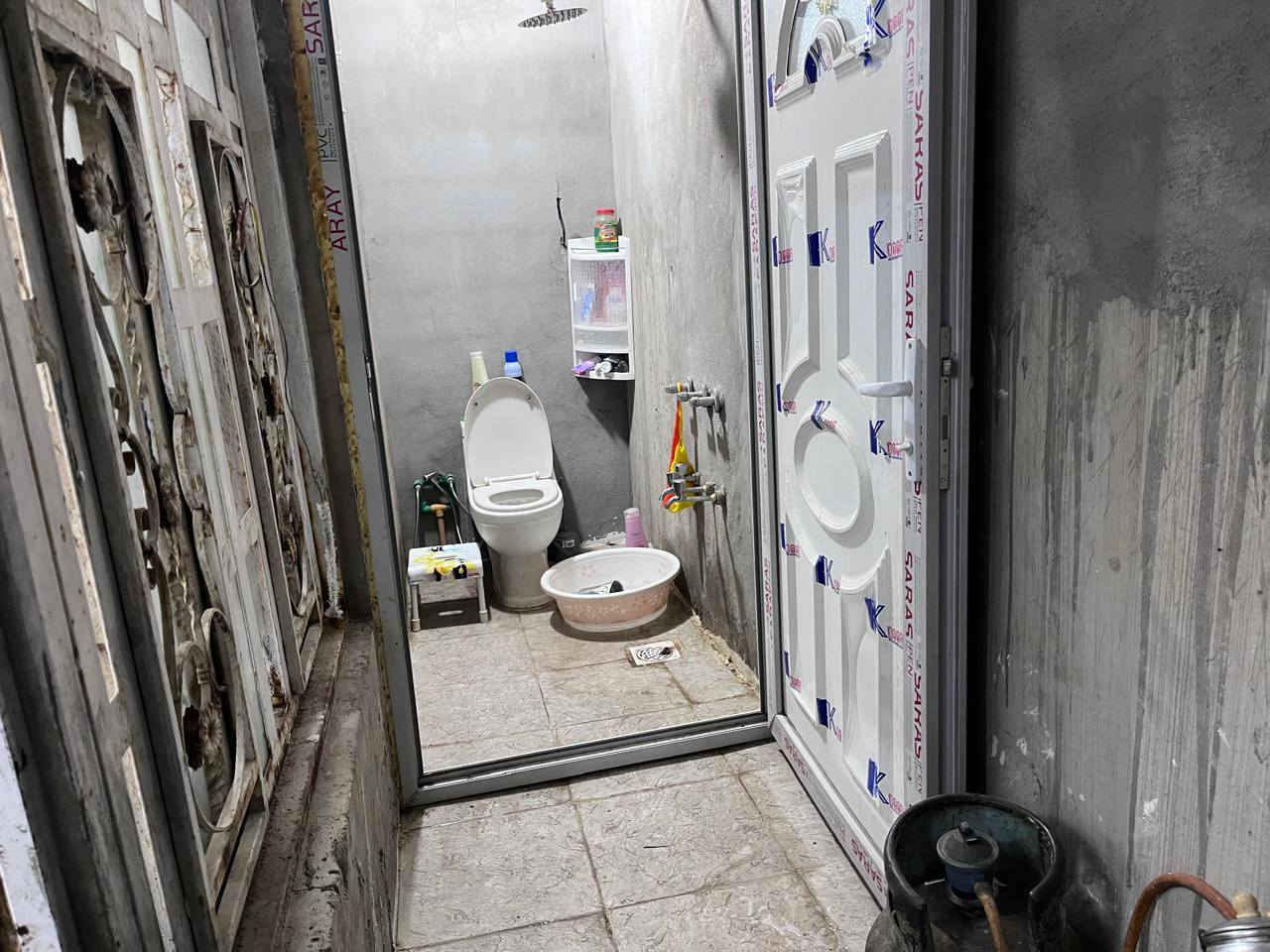 السلام عليكم بيت البيع م ١٠٠ قريب الشارع قاط واحد نقص ستاره وبيتونه
***********
