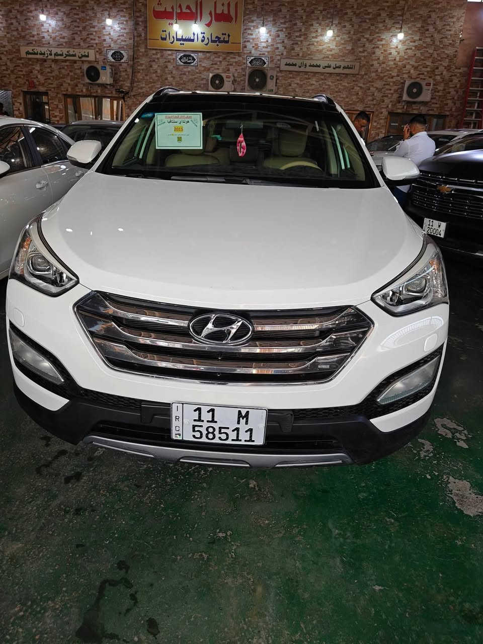 تحيه طيبه السلام عليكم ورحمة 
هيونداي سنتافي 2015 (خليجي) - فول مواصفات 1/1 🚗
السيارة بحالة الوكالة (جديدة ونظيفة جدا  عداد المسافه 133 الف وضع الشركة عل ايد شخص واحد 
فقط شبر صبغ هلال جاملغ خلفي هلال باب فقط موشر عليه بصوره 
📋 المواصفات العامة:
• الموديل: 2015
• المواصفات: خليجي (فول مواصفات 1/1).
• المحرك: 6 سلندر (V6) بحالة الشركة، مكفول وما مفتوح نهائياً.
• عدد المقاعد: 7 راكب (ثلاث قطع تبريد).
✨ المواصفات والكماليات (فول 1/1):
• بصمة تشغيل + بصمة أبواب.
• زراك لايت أمامي.
• مرايا جانبيّة شفط (كهرباء).
• سايد بريك بصمة (إلكتروني).
• كشنات جلد بلادية + كشن السائق كهرباء.
• بردات خلفية بلادية جانبية.
• تخم تاير جديد استوه راكب.
🛠️ حالة السيارة والبودي:
تخم تأير جديد قبل يومين 
رقم بغداد دولي باسمي تحويل مباشرة سنويه هزه جديد 
السعر 170 ورقه وبيها مجال بسيط تعجبك تجي شوف 
اي استفسار 
*********** ابو علي 
مكان بغداد البياع معرض المنار الحديث 2

