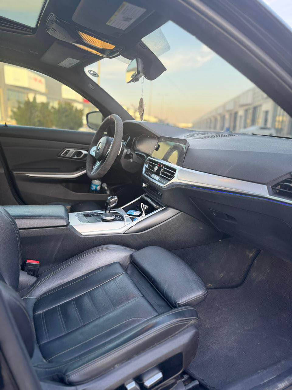 بسم اللە رەحمان رەحیم 
 
BMW Xdrive 330 2021

Engine: 2.0 v4 twin power turbo
106 هەزار میل ڕۆشتووە
وارد ئەمریکی 🇺🇸
٤ پەلە ساردی هەیە 
شاشە گەورەیە
لایتی پیشەوە لیدە
سوکان هیتەرە 
کوشن خەزنە
داخل ڕەشە
سەیارەکە جایزە مازبوتە 
لەسلیمانیم 
0771 885 0202 السليمانية, العراق
