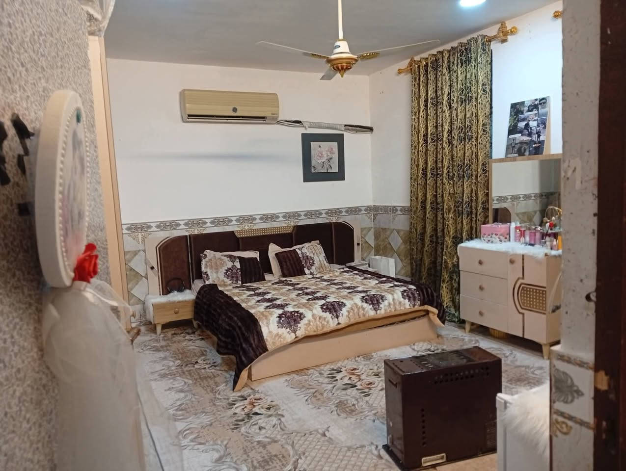 بيت للبيع مساحه ٢٥٠ متر بناء طابوك العنوان سبع قصور شارع ابو علي رقم الهاتف
***********
