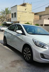 أكسنت 2016 وارد خليجي  محرك 1600 ماشية 128 الف السيارة بإسمي / الرقم و...