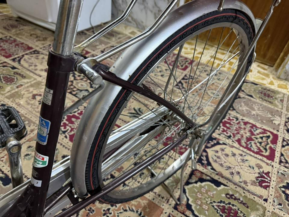 السلام عليكم بايسكل للبيع برجستون الباسيكل باله ياباني مو تجاري تايرات اصليات جدد اچوابه اصليات وهم جدد سله خلفيه عضم عاج نقصه فقط دسك خلفي مكفل من الزلغ جديد بل جيس سعره 150 وبي مجال شي قليل العنوان ديالى بعقوبه المفرق جامع اسماء الله الحسنى الماسنجر مفتوح واذا تريد عل رقم ***********
