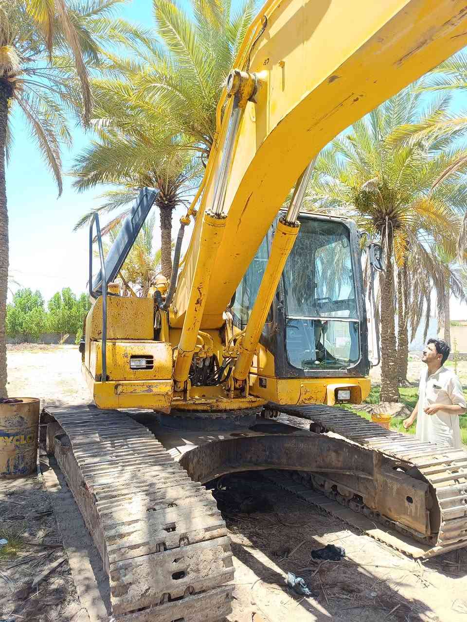حفاره كوماتسو داش سفن موديل 2004رقم سليمانيه تحويل مباشر محرك مضخه جديد حفاره نضيفه جدا حركاتها قوتها فول الفول تبريد كهربائيات كلها شغاله مابيها نقص برغي بوجهك للشغل السعر دفترين ونص وبيها مجال للاستفسار التواصل على الرقم ***********
