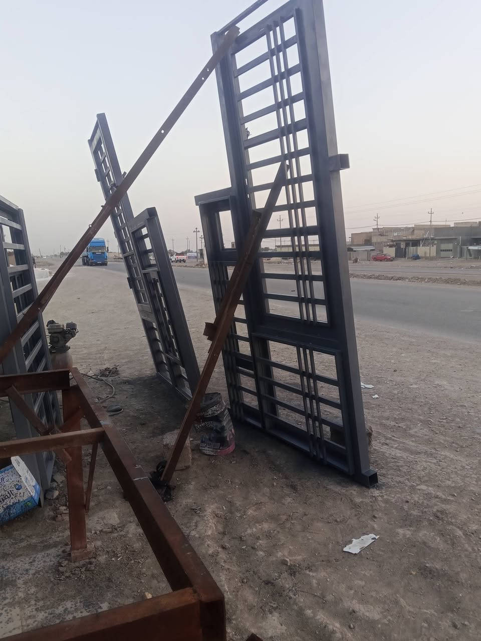 سلام عليكم معمل حداده تساهل شغل بواب وشبابيك وسقيف گيسبان وجينكو وبنسب أسعار شغل درجه وله شغل كله 2 ملم التواصل *********** بي واتساب
