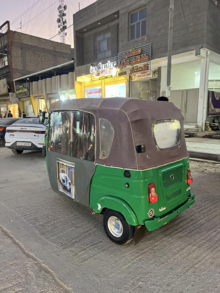 سلام عليكم تكتك موديل ٢٠٢٢ شهر ال٤  رقم واسط تحويل ثاني يوم  التكتك بيها الدوس تعمير والهلالات تعمير يعني الدايارات مال الجاملغات ثنينهن بيهن حار حته متسال شبيها مابيها اخوان سعرها ٩ اني مكلف بنشر هاذا رقم راعيها *********** مكانها واسط قضاء العزيزية
