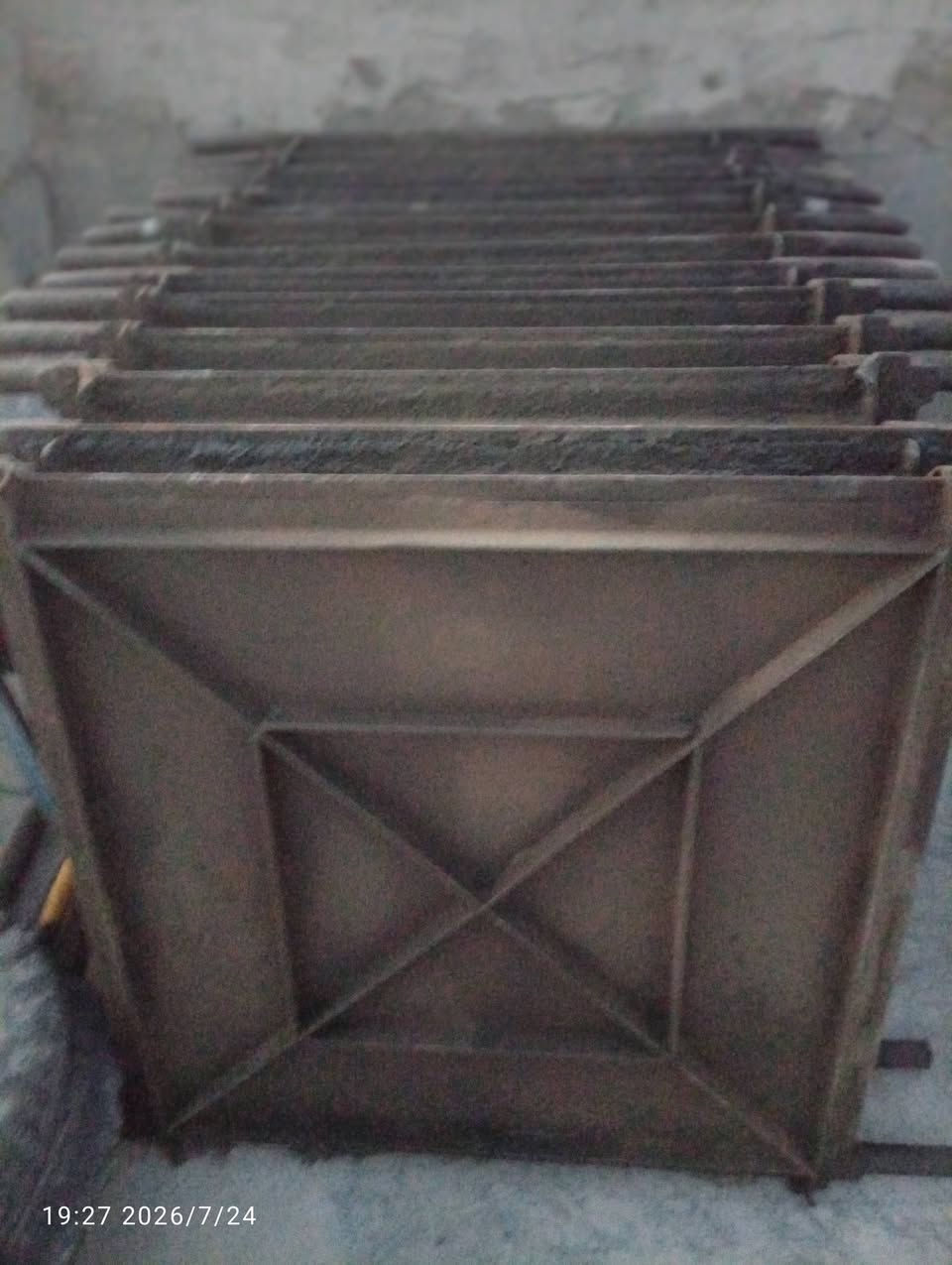 السلام عليكم شباب قوالب اشتايكر  ابو  تلاثه ونص الستاندر.  للبيع العدد 100قالب   الطول والعرض ((80×80))  بغداد  قرب الكماليه  السعر 35الف وبيه مجال  لاستفسار ***********. @
