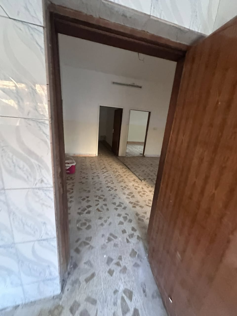 بيت لليجار حي السكر موقع متميز ٢٥٠ متر طابق واحد مع سطح للبيت
مطبخ كبير جدا ٦ في ٤  
هول  كبير ٨ في  ٤  
غرفة نوم ٦ في ٤  
غرفة نوم ثانيه ٥ في ٤ 
ستقبال ٧ في ٥ 
مع مخزن 
حمام معزول 
Ws  عدد ثنين داخل البيت وخارج البيت  

‭٠٧٧٤ ٧٩٧ ٩٩٤٢‬
