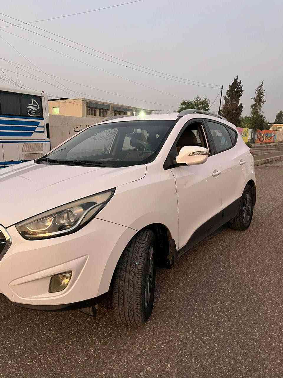 سلام وعليكم اخوان 
هونده توسان 
موديل 2014 
سيارة ماشية 200 الف يعني كيلو وليس ميل 
مكينة مرغوبه 20 دوش وجديده كله شرط 
صدر امامي +خلفي كله جديد 
تايرات امامي وخلفي جديد
ويل اسود بلادي 
مواصفات شاشه حساس كامره والباقي معروف عليه 
لايت زينول +مانع ضباب 
تبريد قطعتين امامي  وخلفي 
سيارة خليجي وليسه امريكي 
ضرر سيارة داخله كلين عالعراق 
هنا بالعراق صار بيها صقف صبغ سبب تخريب بس سقف صار بيه صبغ شرط شرط 
تكم شرط ما بيهم نقطه صبغ 
بونيت صبغ فقط شرط دواخل وشرط كلشي
سيارة استخدام شخصي مال بيت وكلش حلوه وتعال شوف بعينك وكله شرط شرط 
مكان سيارة بالموصل 
رقم سيارة نينوى 
الاتصال ع هذا رقم 
*********** 
هذا رقم بيه خط وتساب فقط أربيل, العراق
