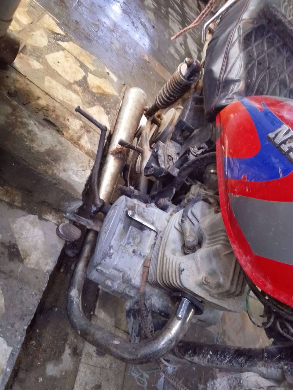 سلام عليكم دراجه برفاز البيع مديل11 أوراق كامله  دراجه شغاله سعر300 مكاني البصرة حي صدقاء
