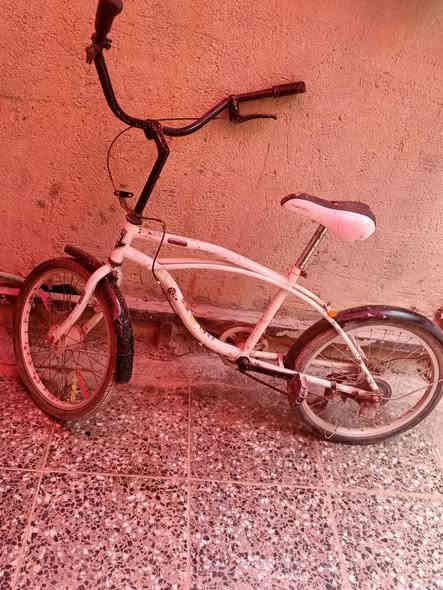 بايسكلات للبيع نضيفات الأبيض 45بي مجال و الزرق 50بي مجال
العنوان: بغداد البلديات الضباط شارع 15
الرقم : ***********
