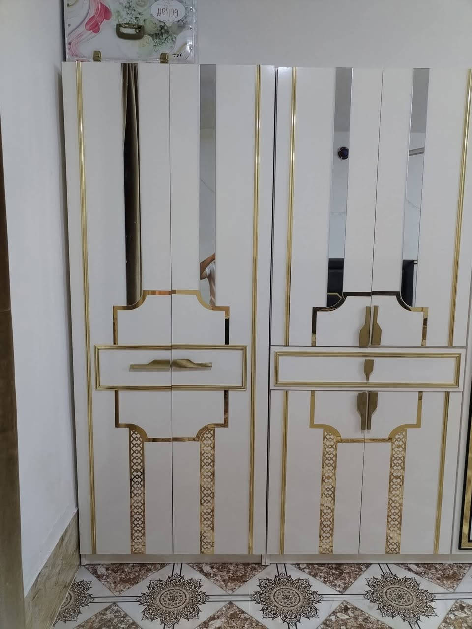 غرفة مستعملة للبيت بيها اضرار قليله
السعر ٧٠٠ وبيها مجال قليل مكان الانبار الكرمة
*********** واتساب
