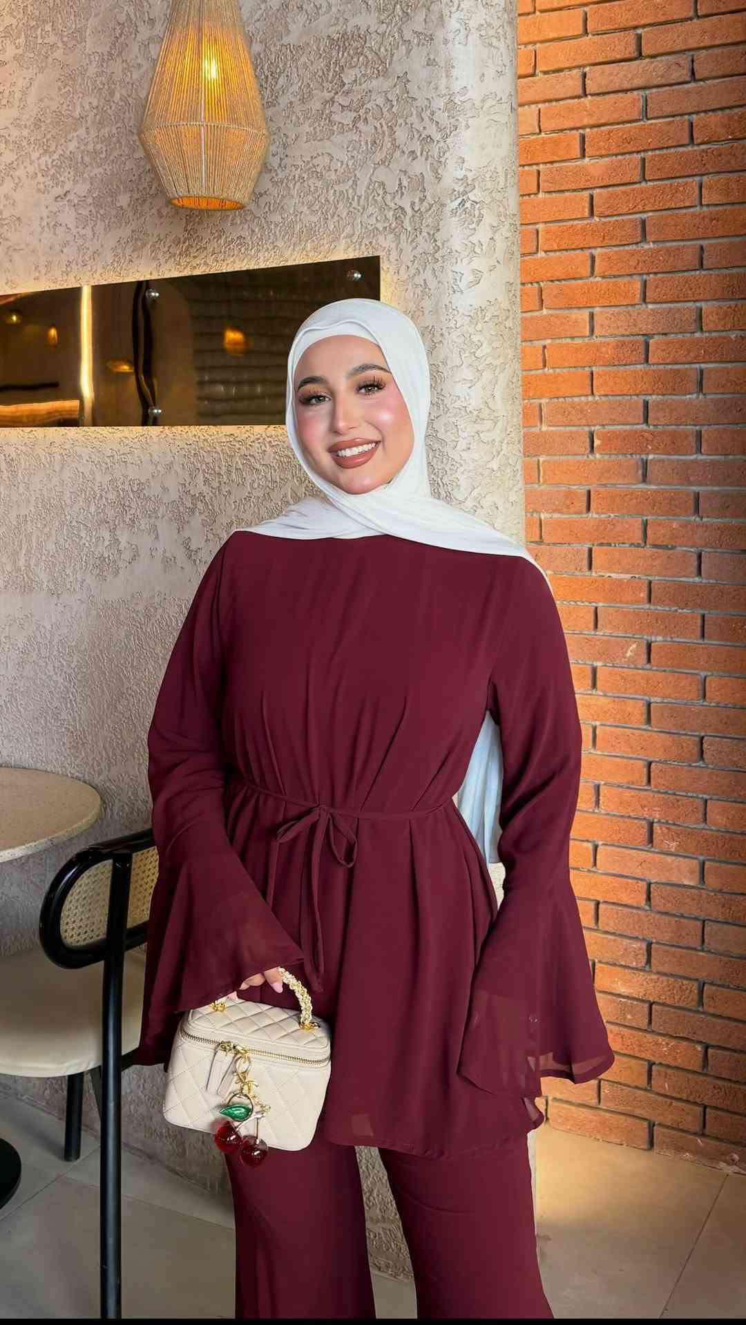 Arram Brand
سوت شيفون مبطن 
اجمل وارقى الموديلات هاذه الموسم ب5 الاوان صيفيه 
طول الكيلوت 105 sm 
طول الجاكيت 78 sm
متوفر توصيل 
***********
