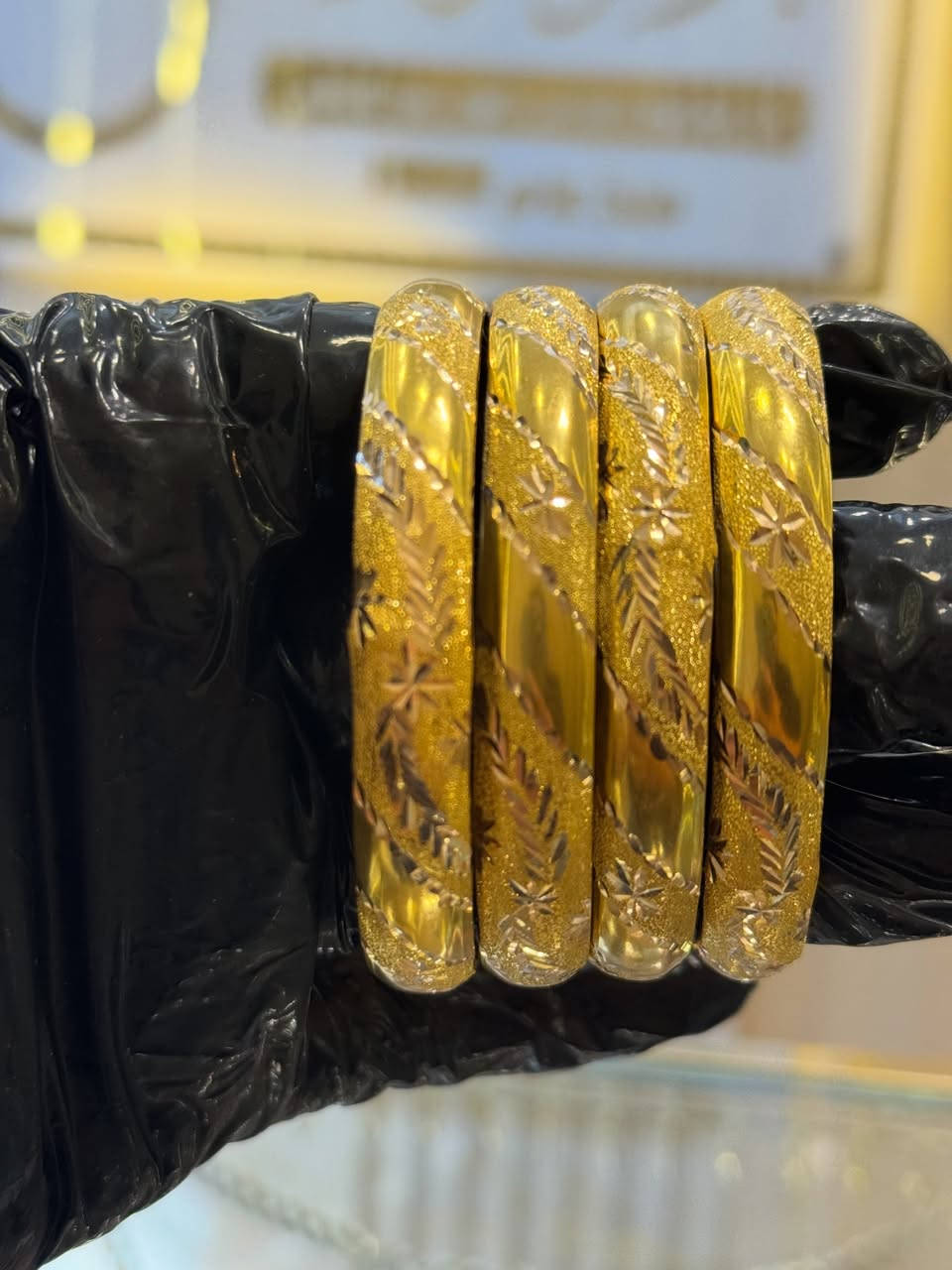 عرض من مجوهرات جوري مع #نزول_الذهب⬇️⬇️ صياغة الغرام جميع المفردات وحسب الطلب والوزن والقياس فقط 3 الف مختوم خليجي عيار 21 

يبدأ العرض من يوم الثلاثاء 24/3/2026 الى يوم السبت #

فرعنا الوحيد 
العنوان سوق سومر مقابل مرطبات فرح صياغة جوري###

للأستفسار او مراسلة الصفحه
***********🚩
واتس اب
***********

ملاحظه يوجد توصيل داخل مناطق الموصل فقط
