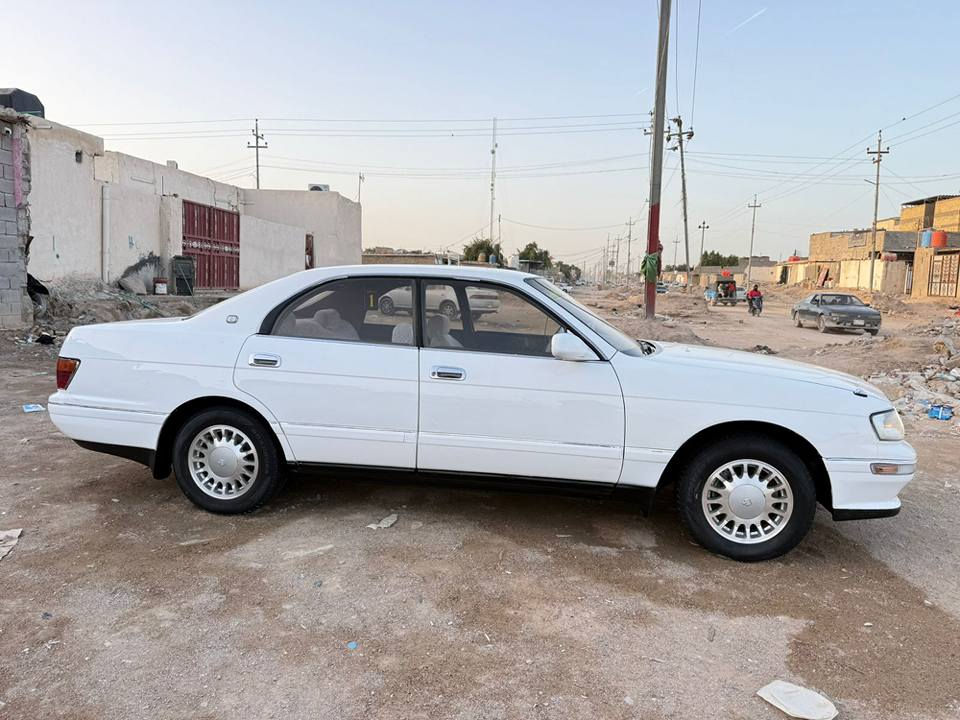 السلام عليكم سيارة بطه فصل  للبيع الموديل 1995 سيارة مكفولة من الضربة والصبغ والكص والنقل جثه سيارة مكينه وكير 2500 جدد غرفة جديده كهربائيات كلها شغاله تخم تاير ستوه مبدله جديد حداده جديده رقم سيارة بصرة اليف مشروع وطني سنوية مجددة الغاية 2027 
تبريد ثلج امامي وخلفي مكان بصرة والسعر 69 واللاستفسار على الرقم *********** البصرة, العراق
