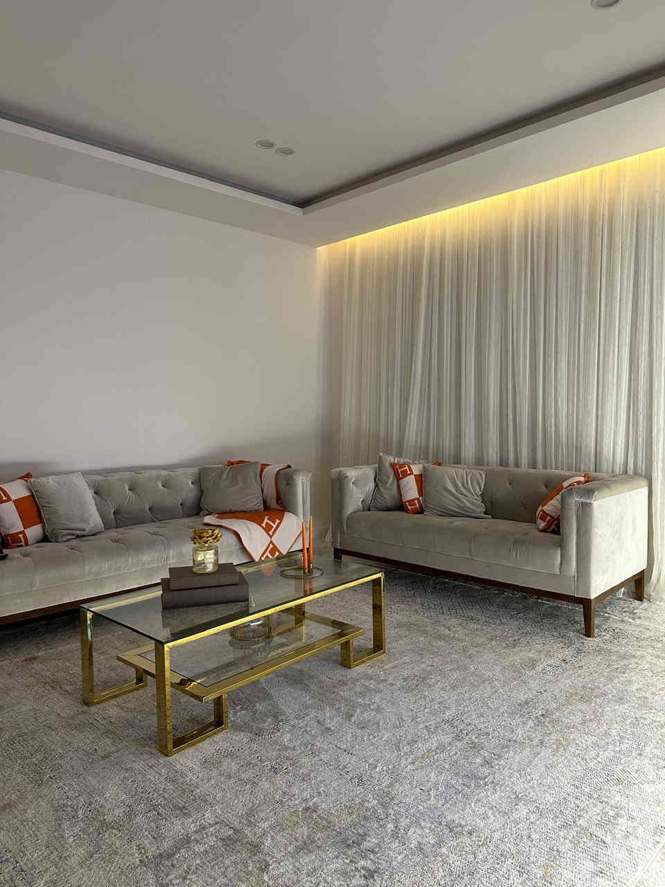 تاقمی ٦ نەفەری لە دوبەی تەڵەب کراوە لە home center 
 ١٦ وەرەقەی پێدراوە
مێزی ناوڕاستەکە ٥ وەرەقەی پێدراوە لە هۆلاند هۆم کڕاوە

بۆ فرۆشتنەوە

نرخی ١،٥٠٠،٠٠٠ هەزار  هەردوکی

سلێمانی
Whatsup
***********
