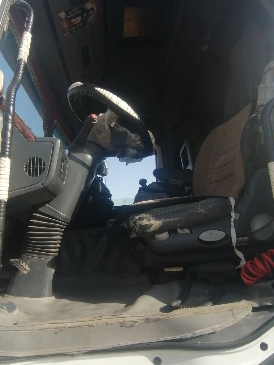 سلام عليكم للبيع اكتروز ٢٠٠٣ فول مواصفات رتايدر ٥ طكات كاسحه وزعانف تبريد وي سويج.تغم تاير سياره بدون بدي تنبع رقم *********** مكاني ديوانيه
