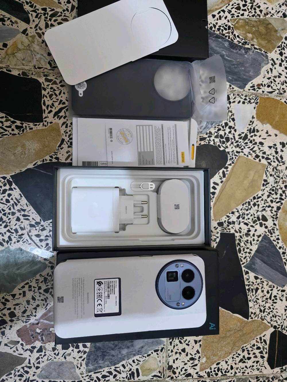 ريلمي gt 8 pro لون بنفسجي نسخة عالمية ذاكرة 512  رام 16 استخدام شهرين شرط الملحقات والكفر  ممستخدمات للبيع السعر مليون و200 مجال بسيط او مراوس اس 25 او 26 الترا عنواني بغداد اي استفسار عالرقم *********** ماعندي توصيل
