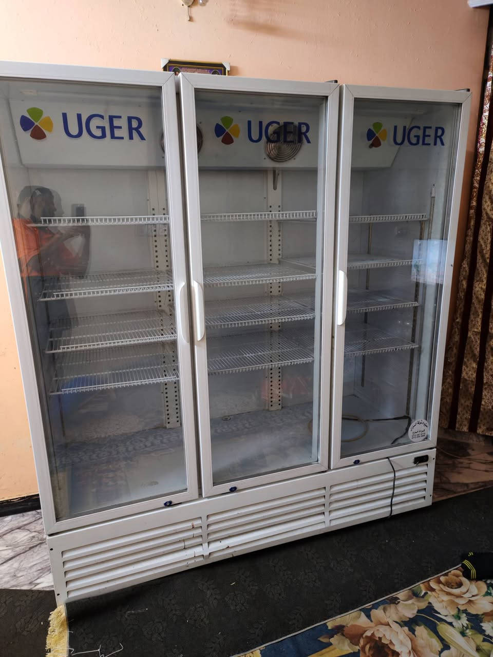 عارضة ٣ أبواب + عارضة سلم للبيع تركي الأصلي اخو الجديد الشراي يتصال *********** واكو توصيل مكاني جميلة نضافة 100 /100
