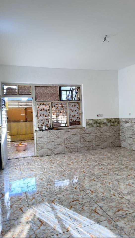 دار للايجار وحدتين سكنية في حي اور خلف جامع عمار ابن ياسر حديث

يحتوي االطابق الارضي على استقبال وحولي ومطبخ وخدمات وغرفة نوم وترك 

سعر الايجار :   450 وبي مجال.  

والطابق الثاني يحتوي على غرفتين وحولي مطبخ وخدمات 

سعر الايجار :   400 وبي مجال

للاستفسار:   ***********

مكتب العقابي للوساطة العقارية
