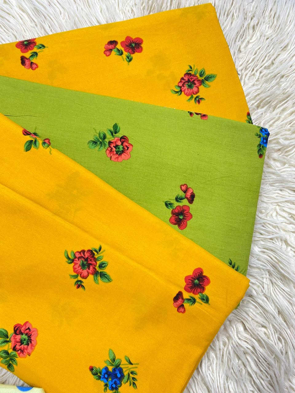 يا الله حبايب كشمير ايطالي قطني نوعيه ممتازه تشكيله جنن والوان زاهيه جمله ومفرد يوجد لدينا خدمة توصيل لكل محافظات العراق خلال ٢٤ساعه فقط للاستفسار واتساب ***********
