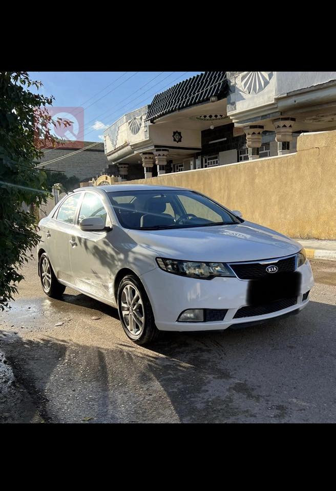 السلام عليكم
سيراتو 2012 لون ابيض سيارة خير من الله كلين مابيها قطرة صبغ مكينة نظيفة كاملة تبريد تدفئة كلة شغال سيارة رقم جديد رقمها بغداد تحويل ثاني يوم 
مواصفات 
شاشة 
مري شفط 
بصمة 
السيارة مال جناية تاخذها بالك صافي 
مكان السيارة بغداد 
الرقم. ***********
