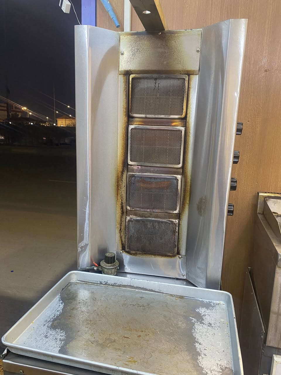 كريل بركر +شواي كص ستعمال قليل
السعر مناسب 
العنوان البصره الجنينه 
***********
