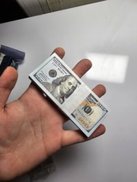 دولار ويورو • حجم صغير • للتصوير والاعلانات